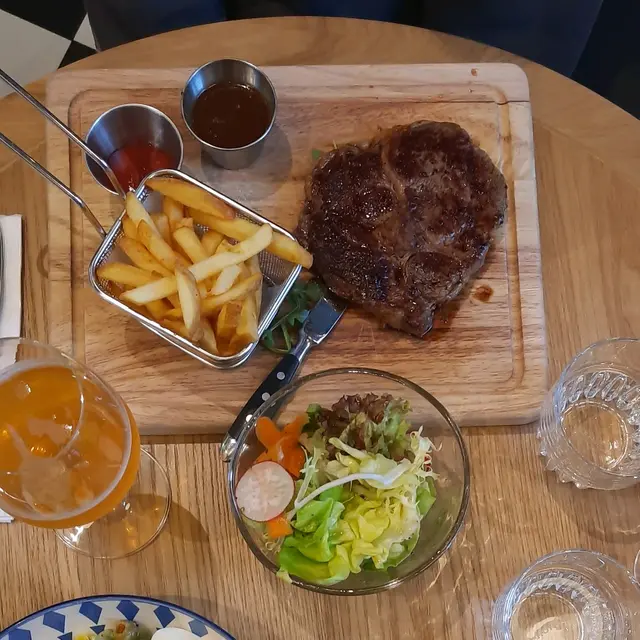 肉質淋香,份量充足,薯條香脆