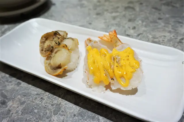 炙燒芝士白蝦壽司、炙燒牛油熟帶子壽司