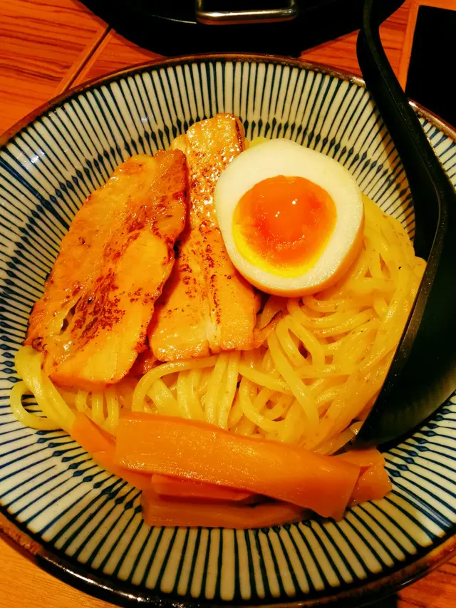 沾湯及沾麵分開盛載