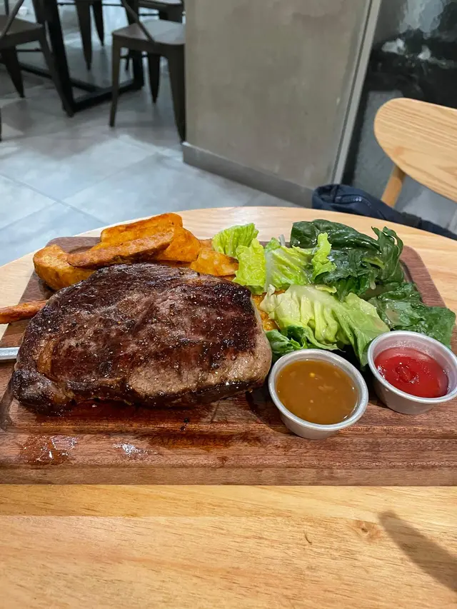 肉眼扒沙律拼薯角