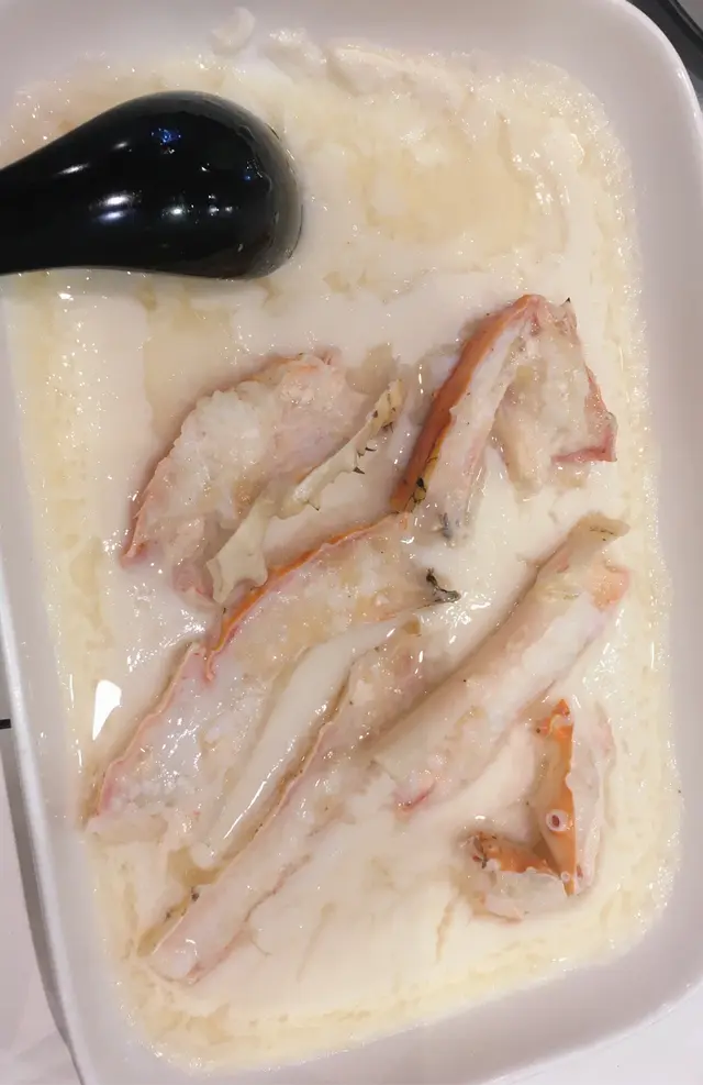 未聽過珊瑚蟹，店員話即係長腳蟹。蒸完後花雕酒味仍香濃，蛋白嫩滑，用黎送白飯一流。蟹肉爽甜，廚師係將蟹身蟹腳預先剪開蒸，唔洗出手就輕鬆食到蟹肉👍🏻唯一不足係份量略少，相片係已經食咗兩件先記得影相😆，但如果多兩件就更好