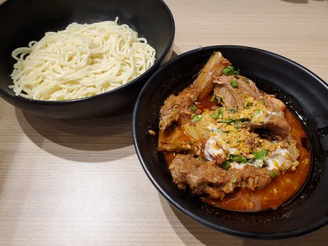 巴東牛肋條撈麵