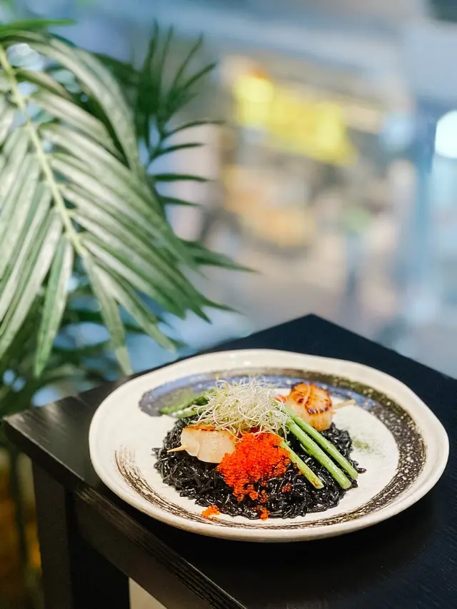 墨汁意大利飯配煎北海道刺身帶子