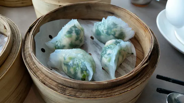 金蒜蟹肉菜苗餃