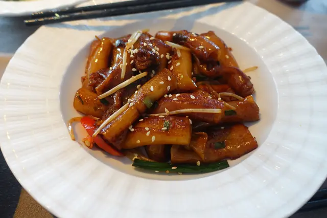 炒得均勻入味,腸粉軟滑可口