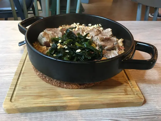 西班牙橡果黑毛豬柳龍蝦汁砂鍋飯