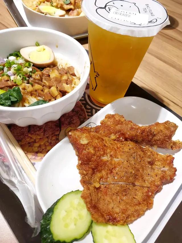 香酥豬扒肉燥乾拌麵