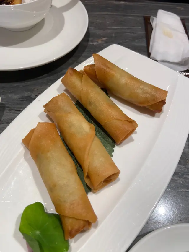 牛油果蟹肉鮮蝦春卷