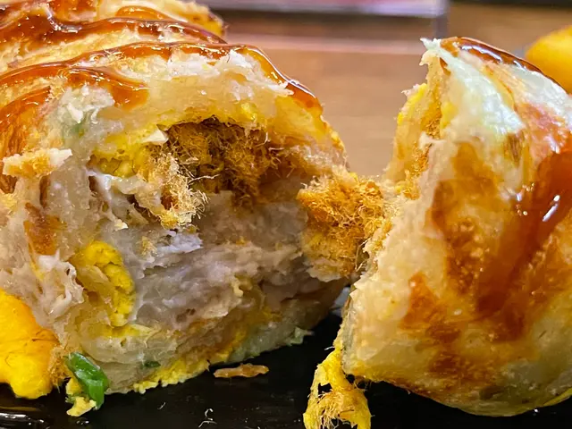 芋泥肉鬆蔥抓蛋餅