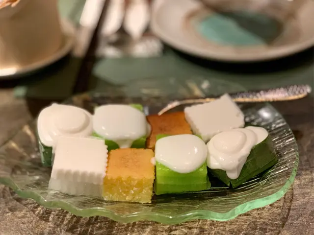 左起：椰汁大菜糕、椰子班戟、椰汁班蘭千層糕、椰汁西米糕