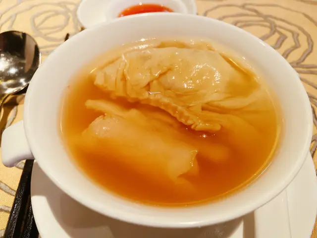 高湯原隻帶子鮮蟹肉瑤柱灌湯餃