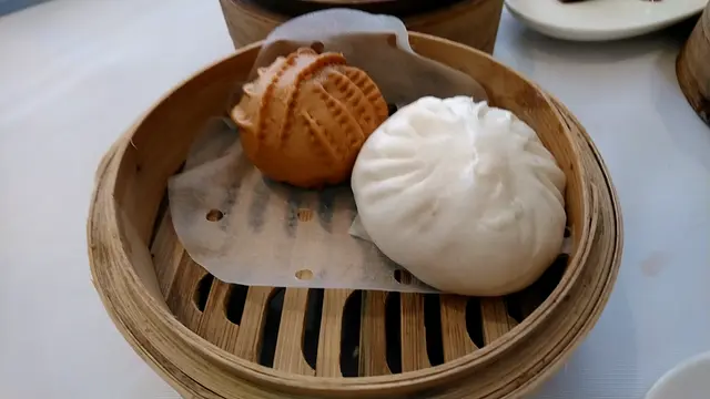 養生核桃包, 蠔皇流汁叉燒包