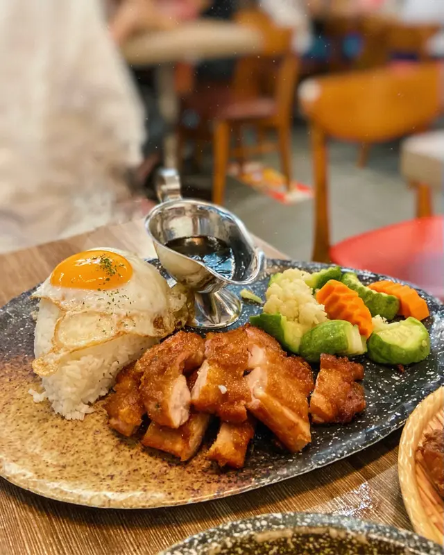 香煎檸檬香草雞肉太陽蛋飯