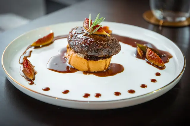 香煎鵝肝配黑醋無花果