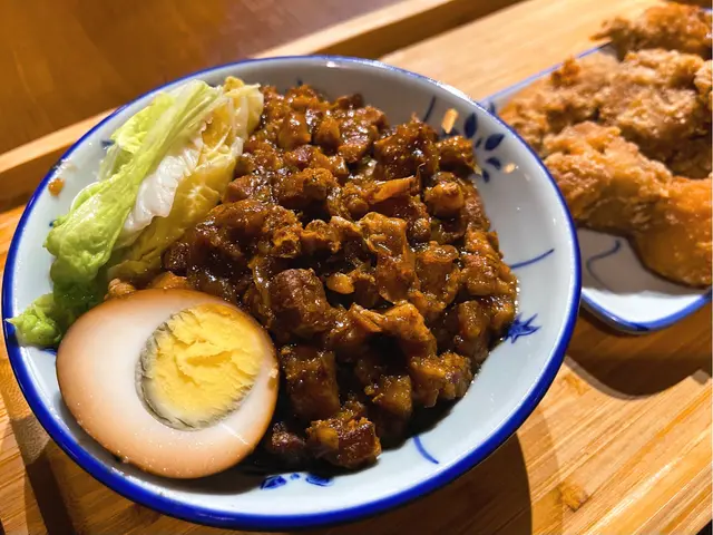 滷肉切到一粒粒，肥瘦適中