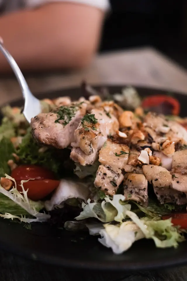 牛油果烤雞沙律