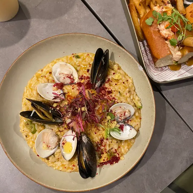 牛油龍蝦汁燴海鮮意大利飯