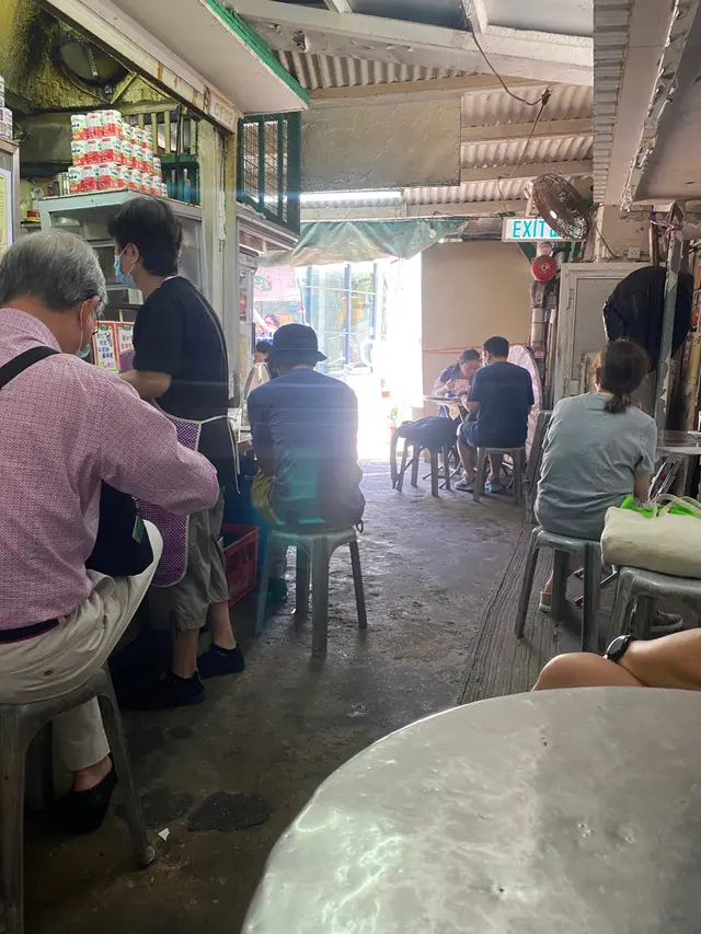 如果一個人嚟有機會要搭枱,12點幾已經見門口有人排緊隊