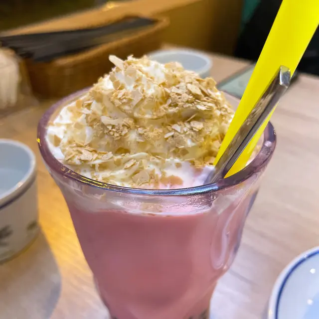 草莓珍珠奶茶