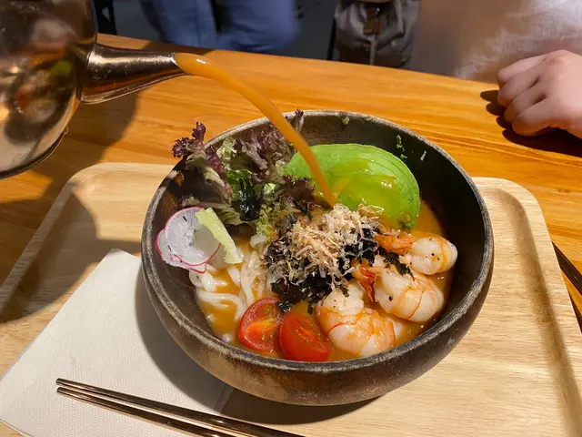 龍蝦湯配牛油果大蝦稻庭烏冬