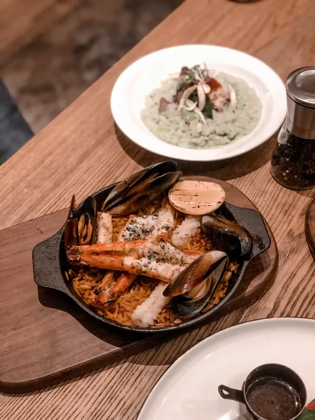 西班牙海鮮炒米粒麵