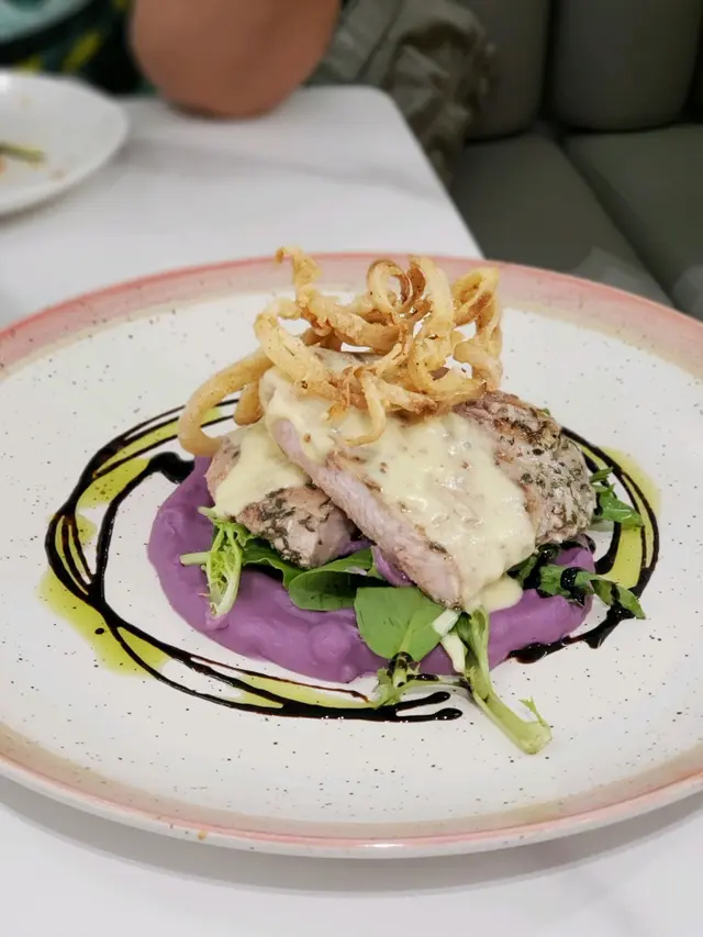 香煎澳洲豬扒配芥末籽巴黎汁