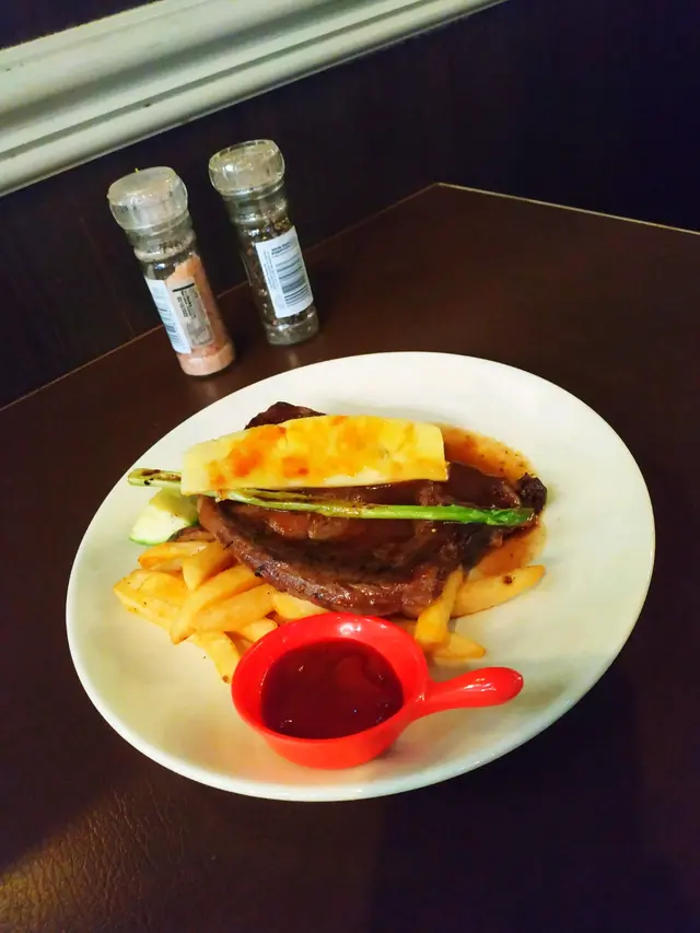 紐西蘭肉眼扒配焦糖菠蘿