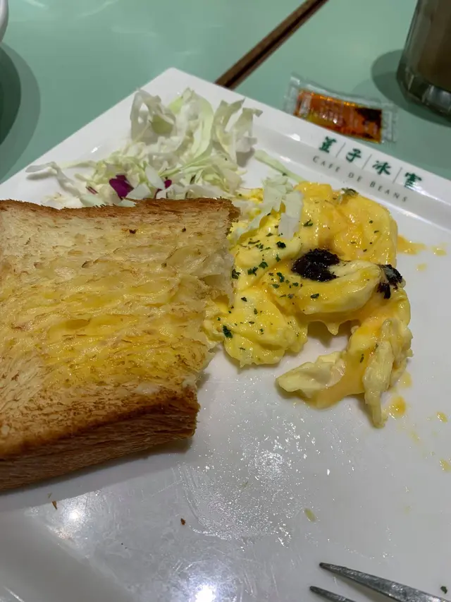 丹麥多士 黑松露醬蛋