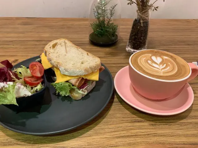 火雞三文治 + Latte