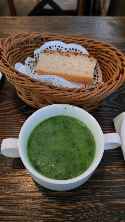 個餐湯冇味道好似水溝綠色
