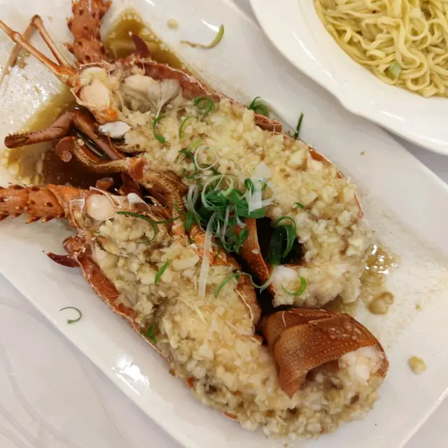 蒜蓉開邊蒸澳洲龍蝦