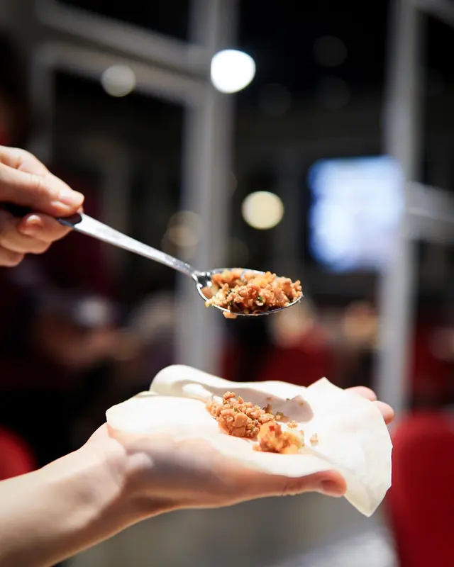 自家酸菜炒肉末配薄餅