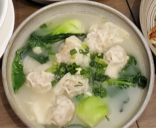 雲吞不錯, 雞湯就冇乜特別