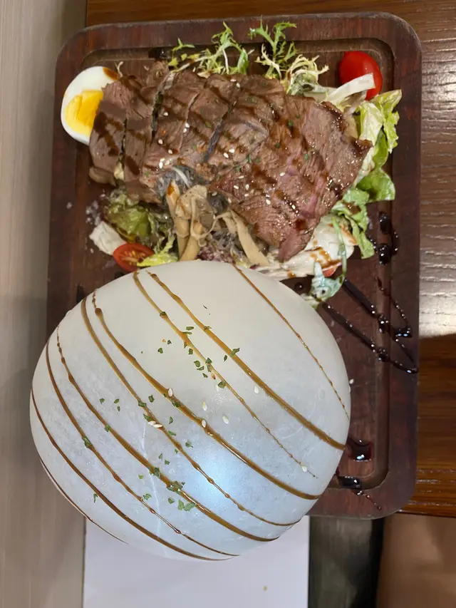 吹賬水牛芝士牛肉野菌沙律