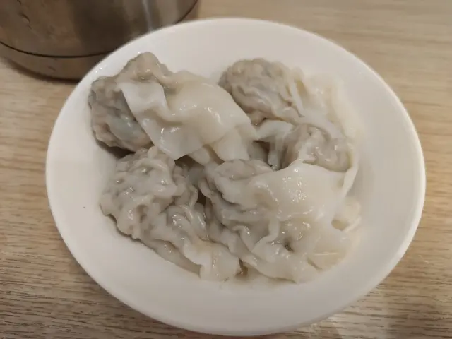 蟲草花燉雲吞雞湯