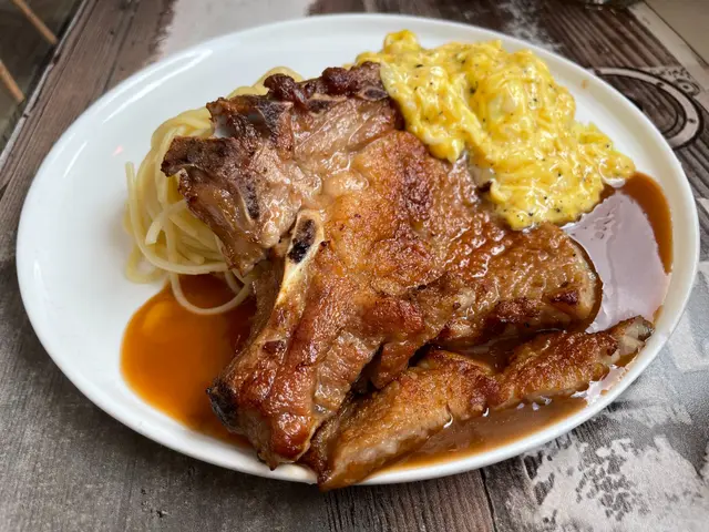 黑松露滑蛋猪扒意粉