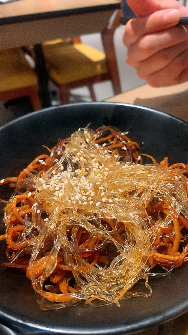 有素魚翅喺面，mix  左木耳，口感提升