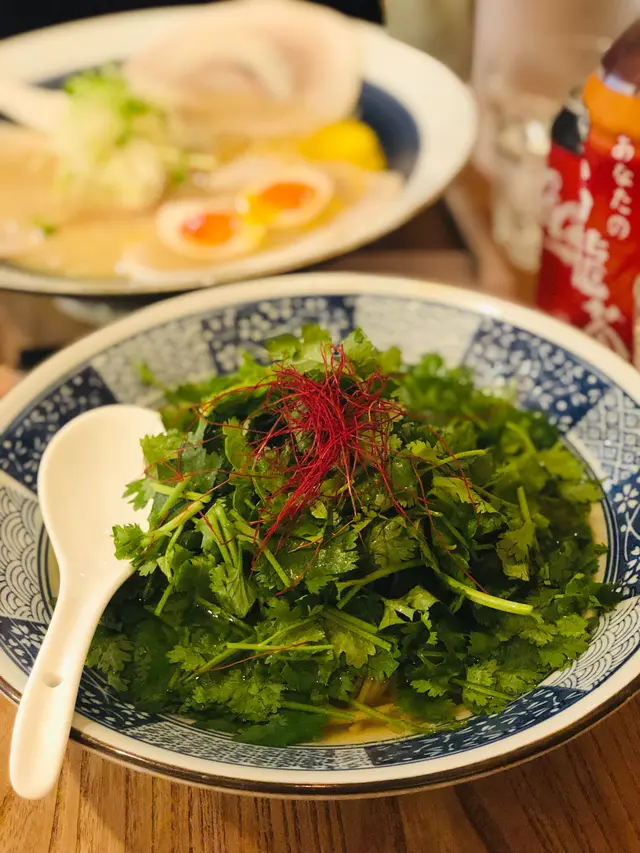 極上芫荽醬油拉麵配低溫慢煮叉燒