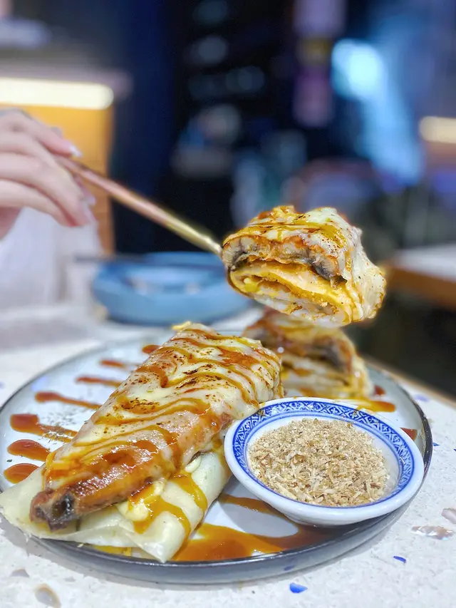 鰻魚夠厚身食落夠肥美啖啖肉,半溶狀態既芝士絕對將蛋餅昇華去到另一層次,拉絲程度足夠。粟米粒夠多,令整體多左粟米既鮮甜味