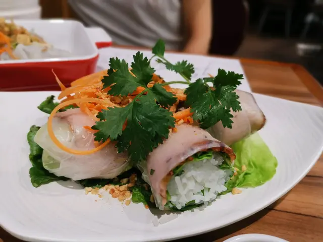 香茅豬頸肉米紙卷