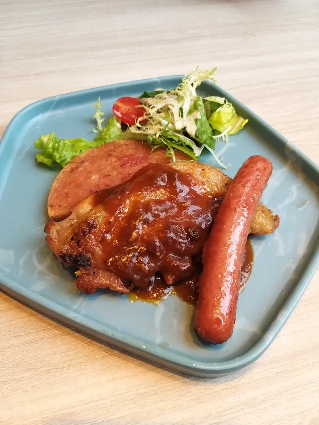 香煎雞扒+雞肉腸+餐肉