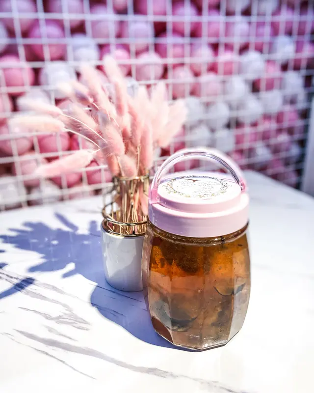 冰糖紅棗杞子燉桃膠雪燕