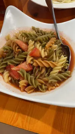 香草蕃茄濃湯三色螺絲粉,