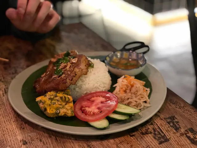 燒豬排鴨蛋飯