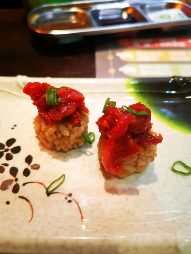 生牛肉韓式壽司,細細件