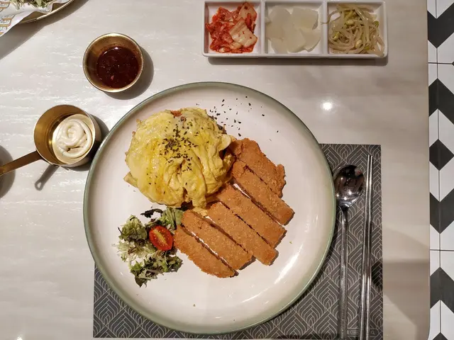 吉列豬扒蛋包飯