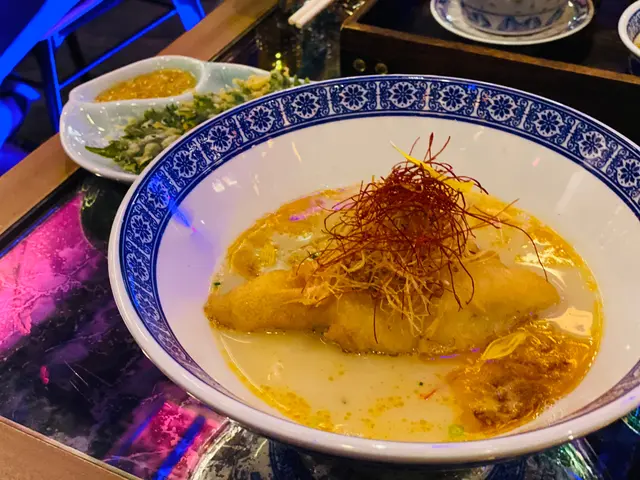 50-50 #上三兩蟹粉黃魚濃湯掛麵