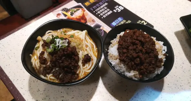 擔擔麵,肉燥飯