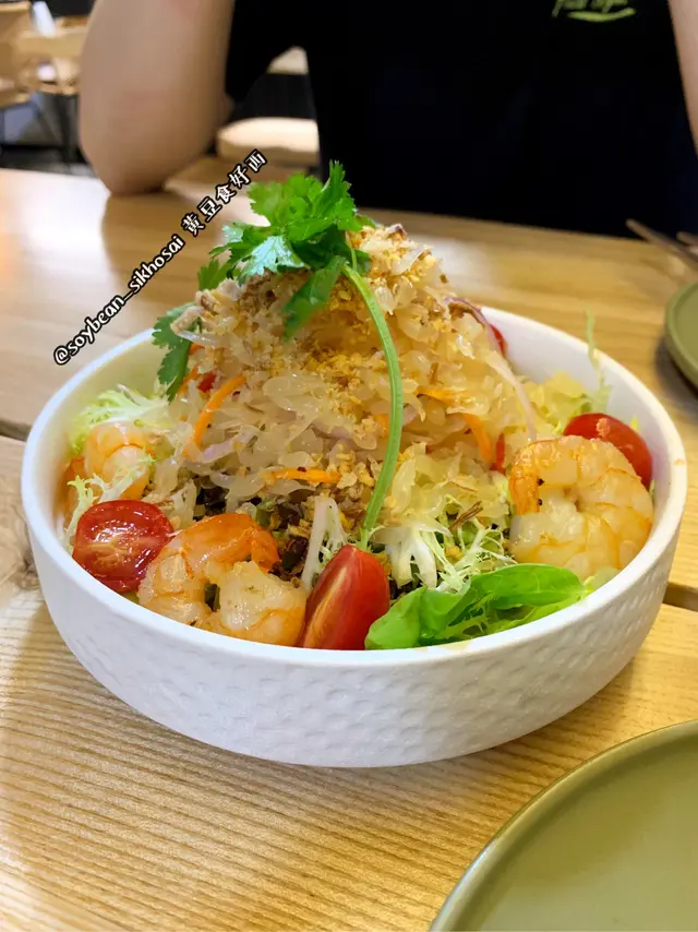 烤蝦配金柚沙律