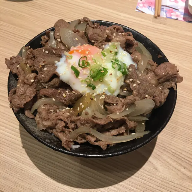 溫泉蛋牛肉丼 